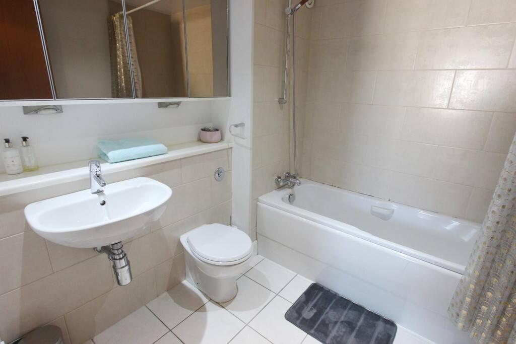 Spacious 2 Bed, 2 Bath Apartment -The Shore, Leith 爱丁堡 外观 照片