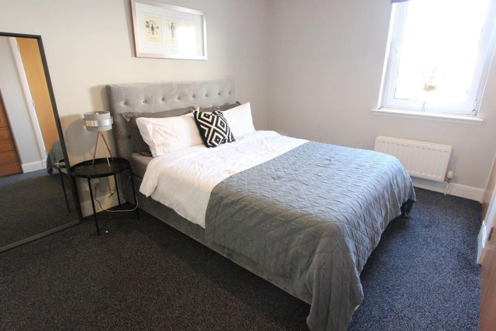 Spacious 2 Bed, 2 Bath Apartment -The Shore, Leith 爱丁堡 外观 照片