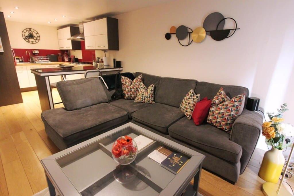 Spacious 2 Bed, 2 Bath Apartment -The Shore, Leith 爱丁堡 外观 照片