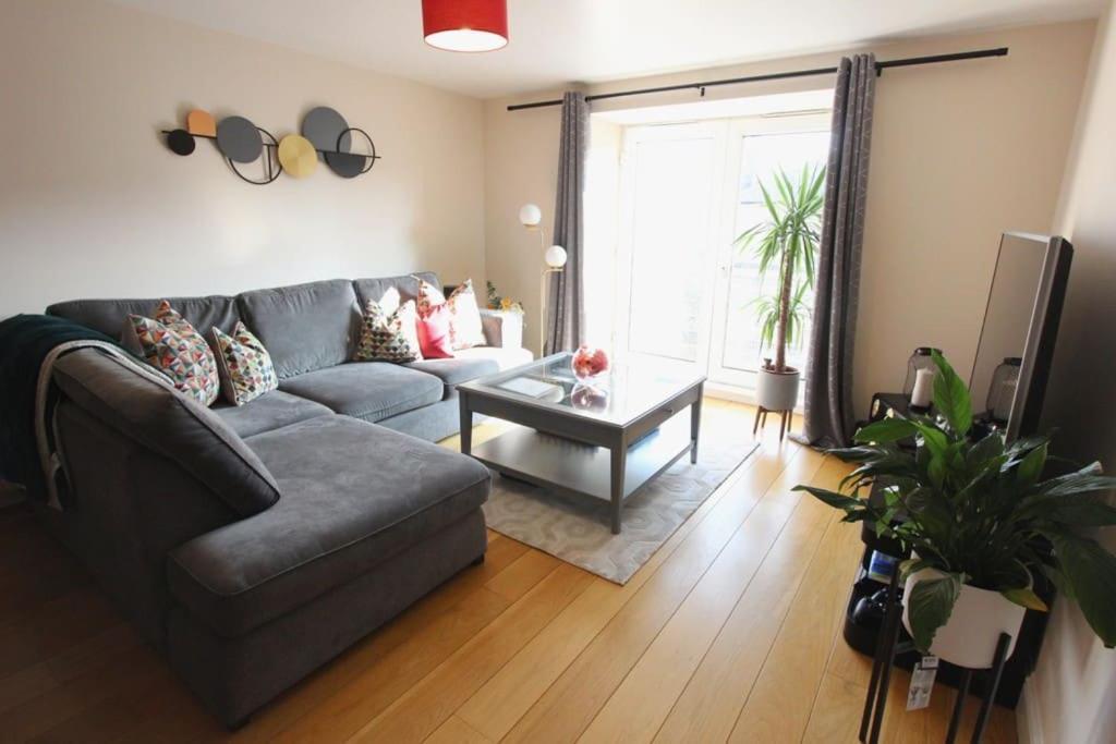 Spacious 2 Bed, 2 Bath Apartment -The Shore, Leith 爱丁堡 外观 照片