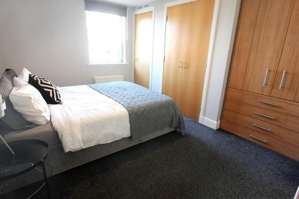 Spacious 2 Bed, 2 Bath Apartment -The Shore, Leith 爱丁堡 外观 照片