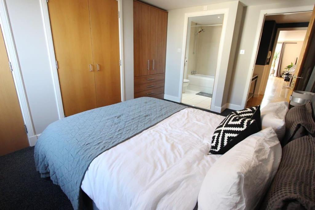 Spacious 2 Bed, 2 Bath Apartment -The Shore, Leith 爱丁堡 外观 照片
