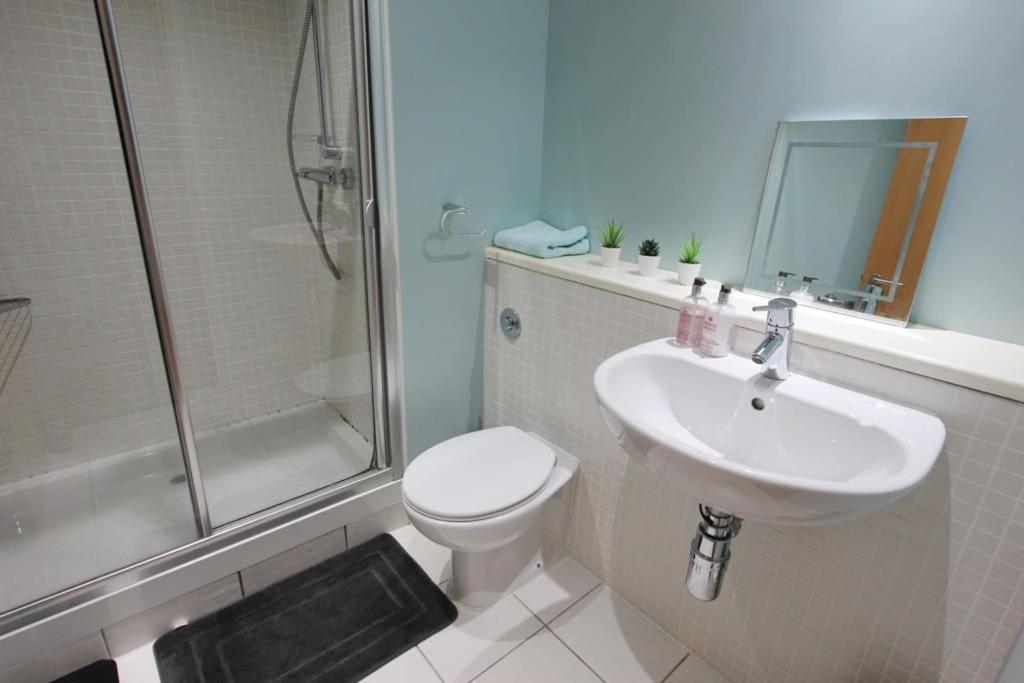 Spacious 2 Bed, 2 Bath Apartment -The Shore, Leith 爱丁堡 外观 照片